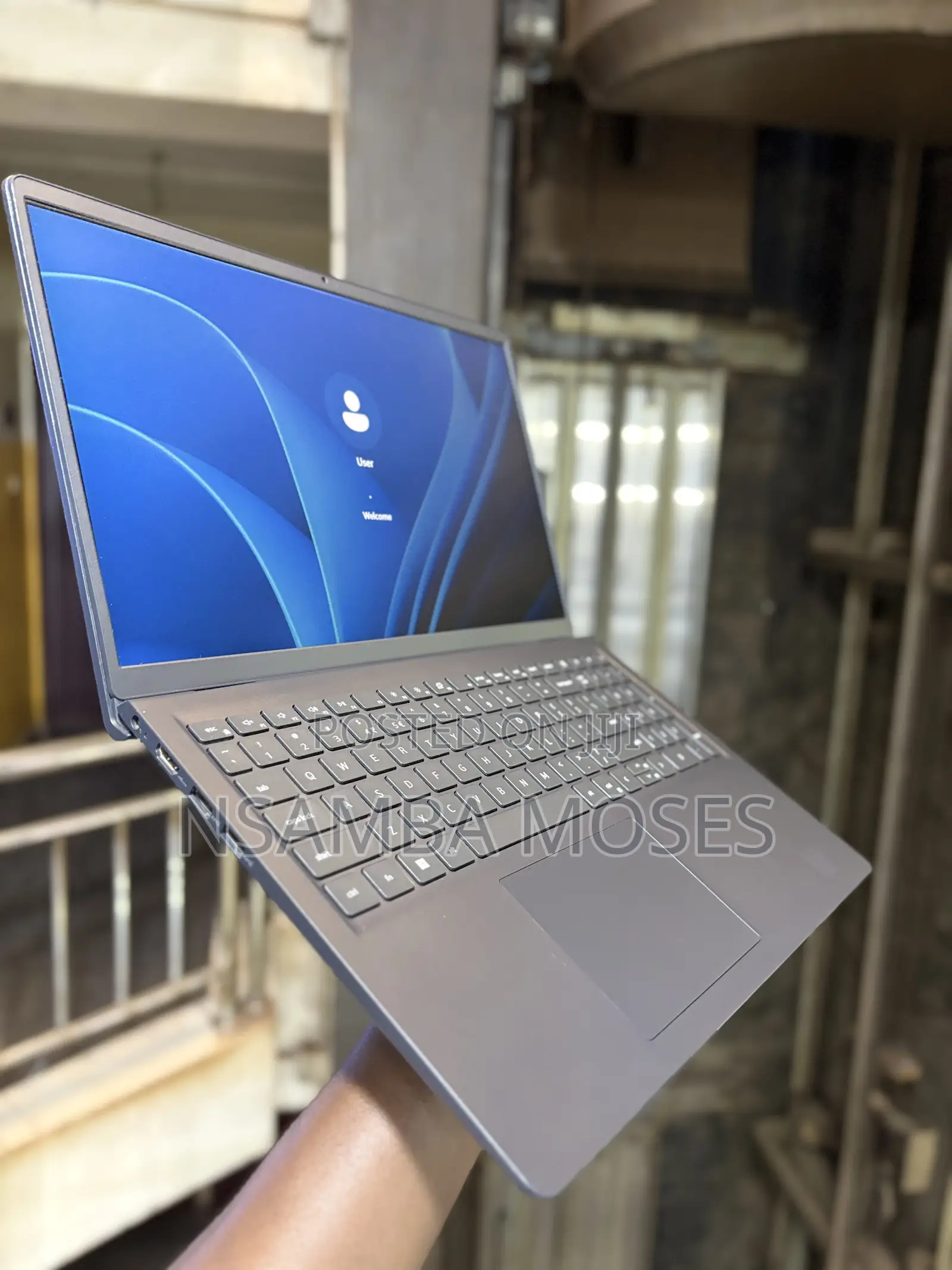 Laptop Dell Vostro 3520 8GB Intel Core i5 SSD 256GB