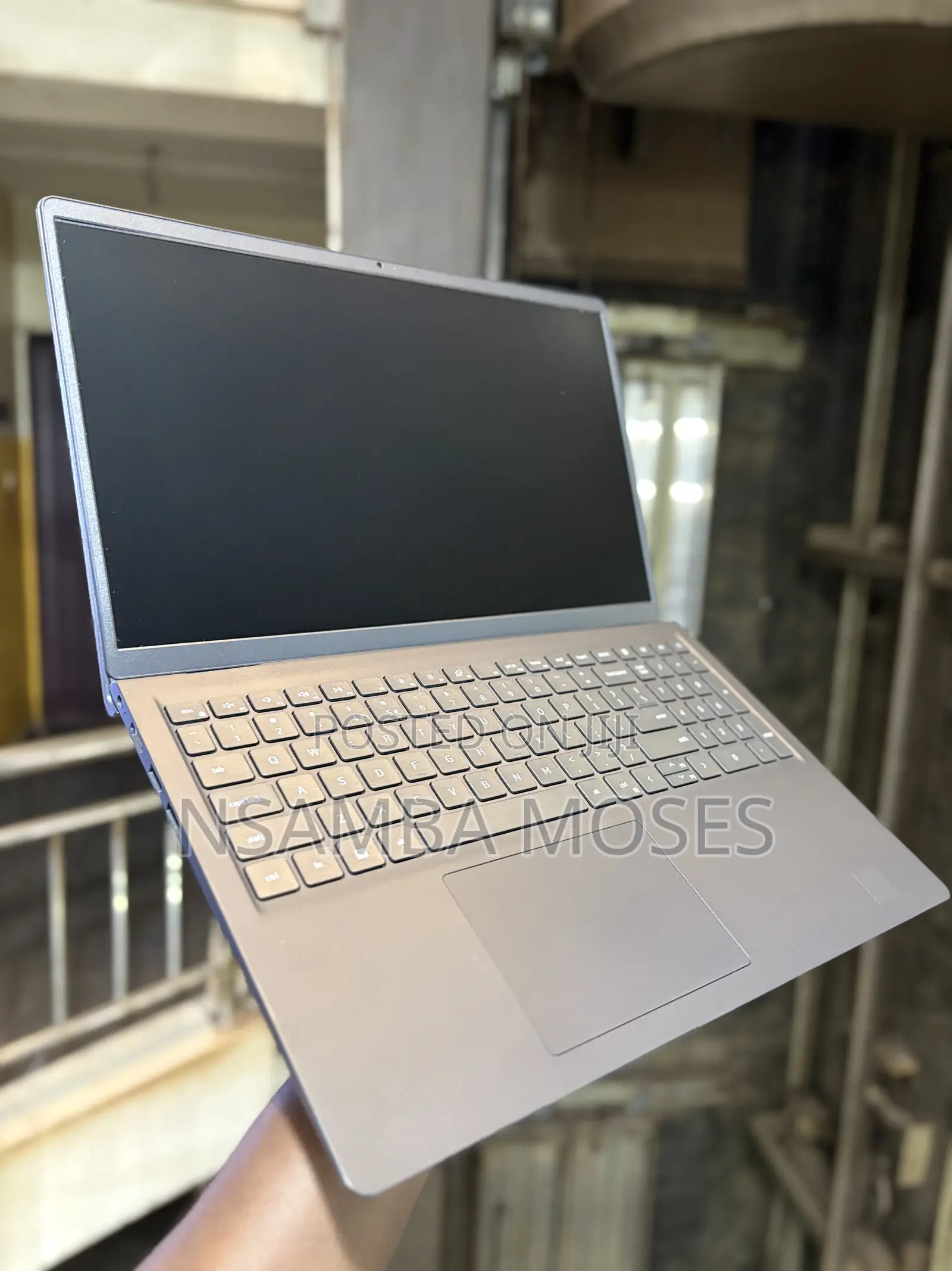 Laptop Dell Vostro 3520 8GB Intel Core i5 SSD 256GB