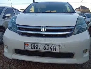 Toyota ISIS 2008 White