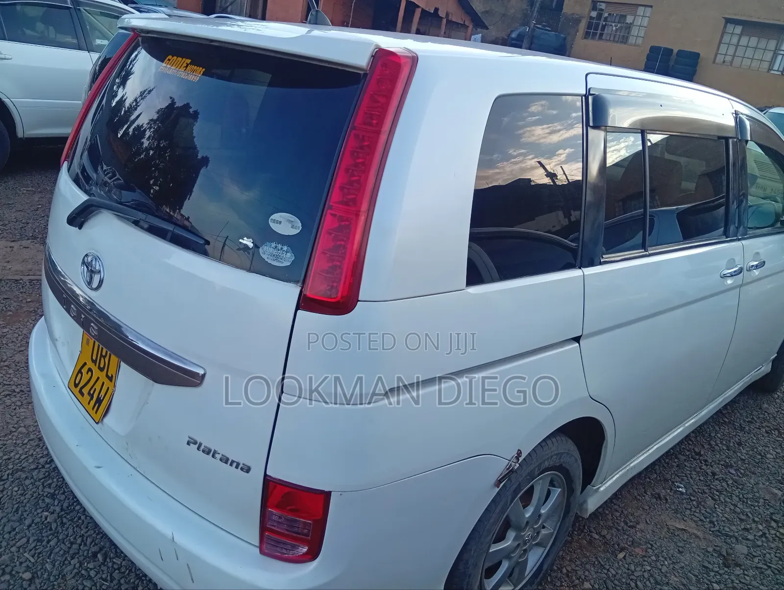 Toyota ISIS 2008 White