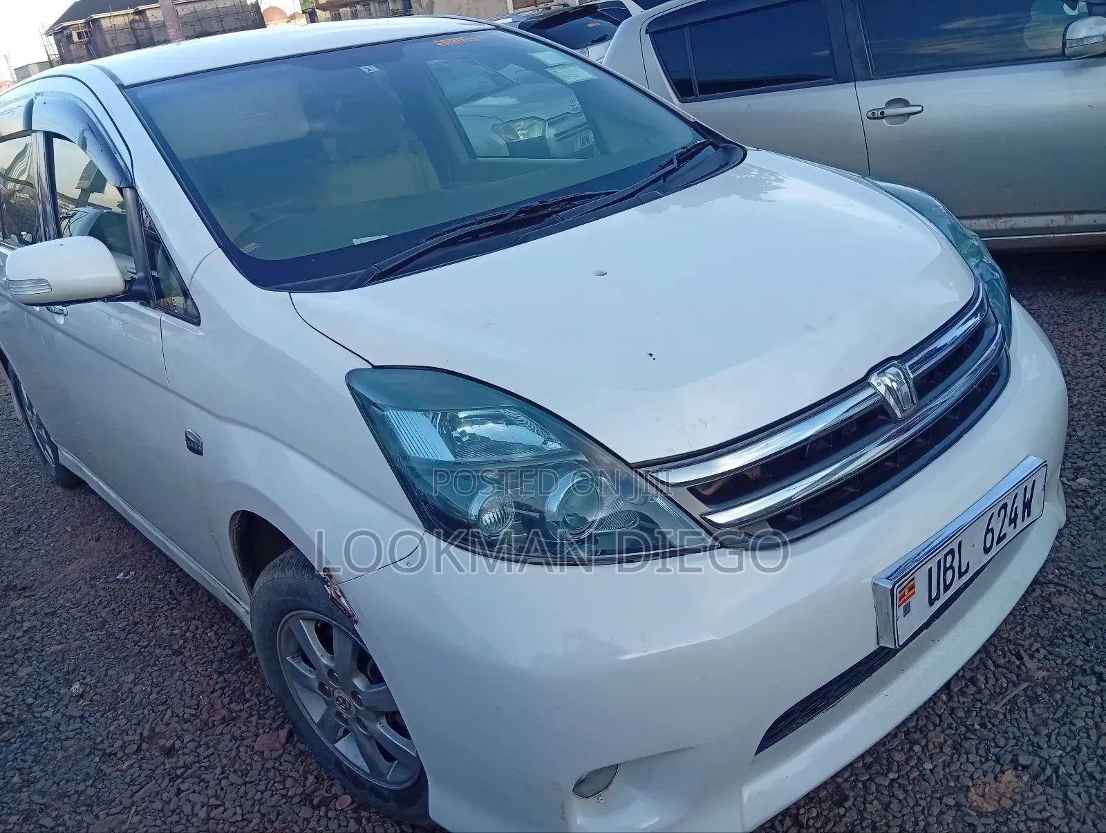 Toyota ISIS 2008 White