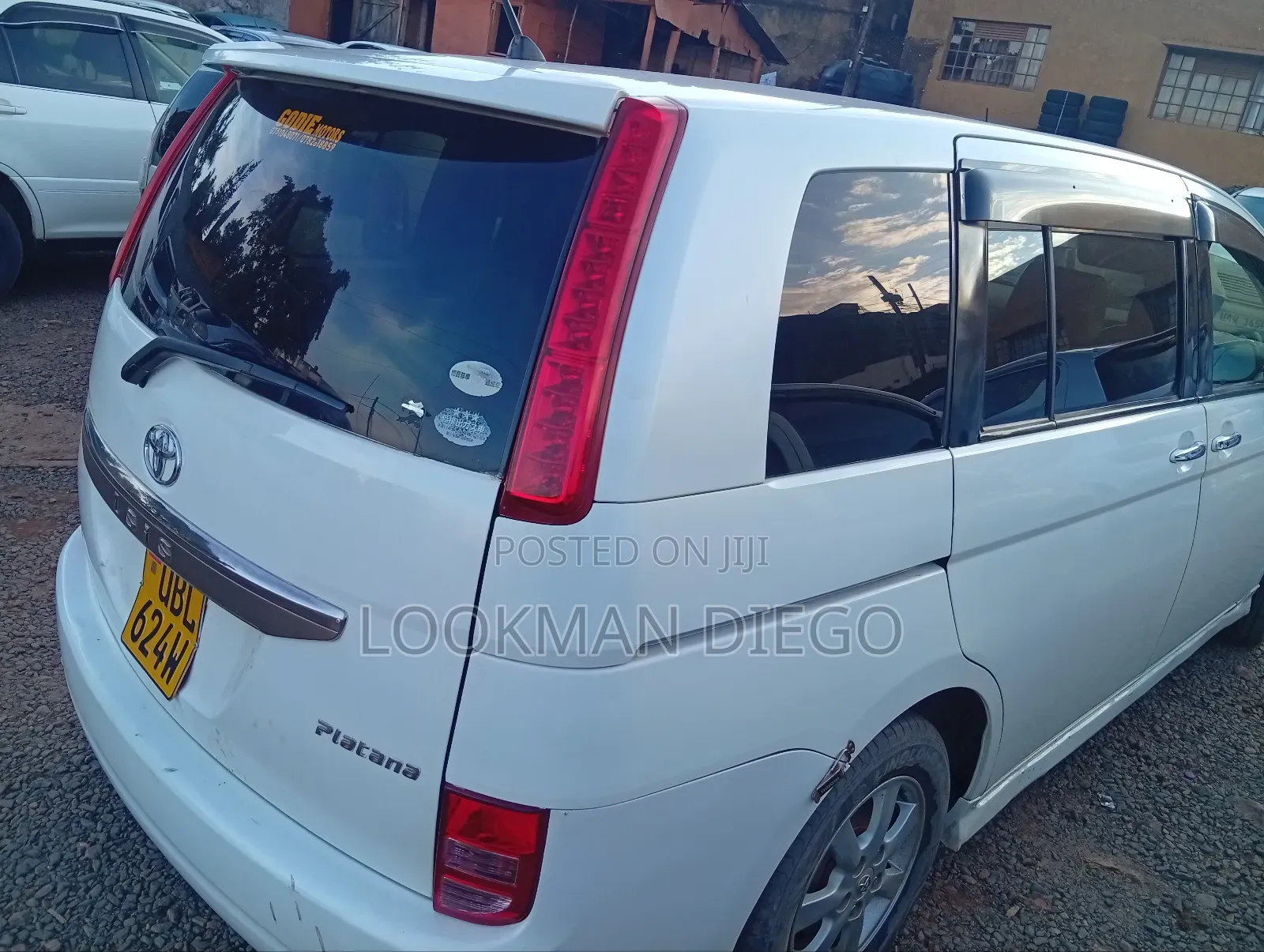 Toyota ISIS 2008 White