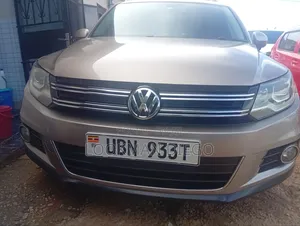 Volkswagen Tiguan R-Line 4dr SUV (2.0L 4cyl Turbo 6A) 2014 Brown