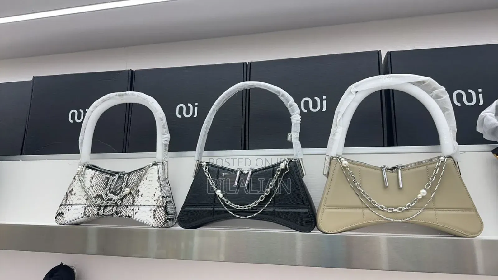 High-Quality Ladies’ Designer Handbag – Elegant Durable