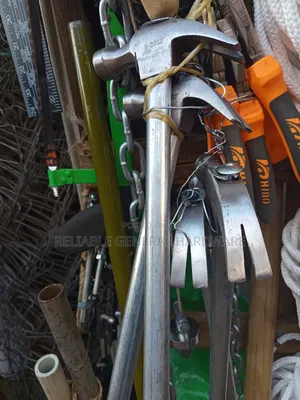 Claw Hammer (Metallic Handle)