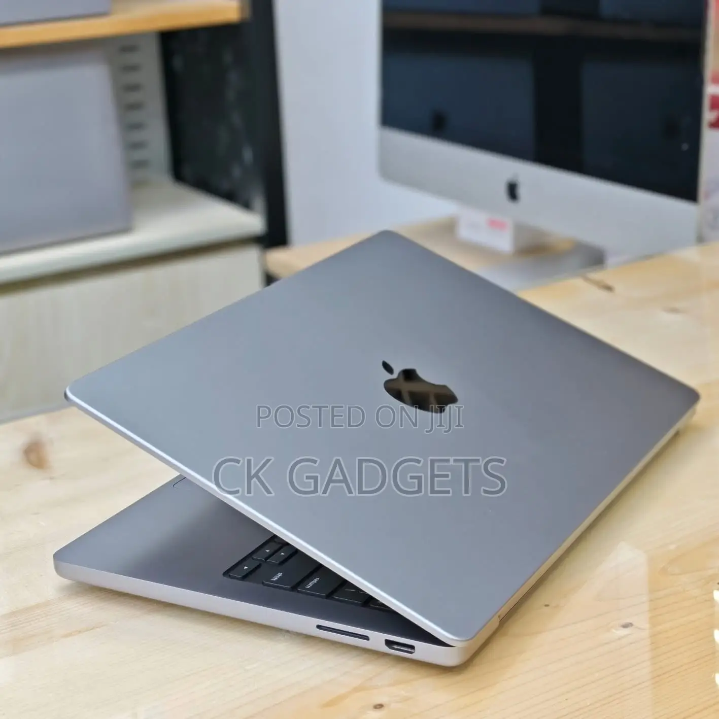 New Laptop Apple MacBook Pro 2023 M3 14-inch 8GB Apple M3 SSD 1T