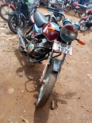 TVS HLX 125 2022 Red