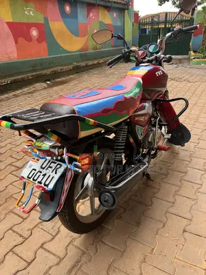 TVS HLX 125 2022 Red