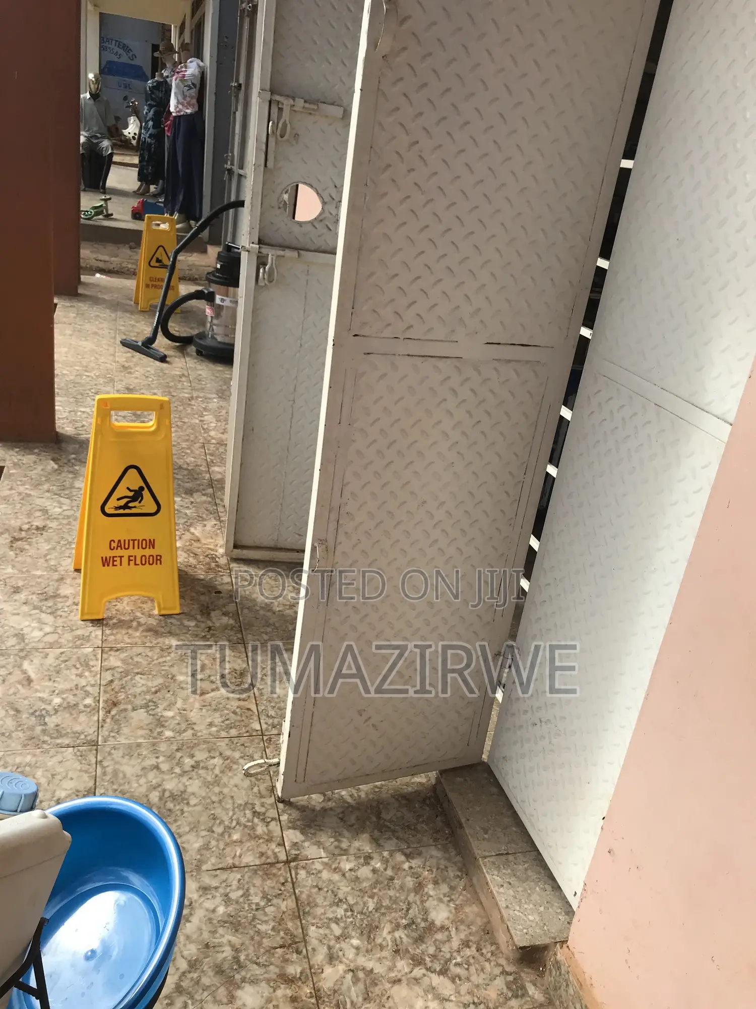 Cleaning Services for Both Homes and Offices