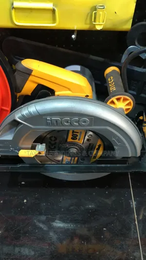 Ingco Circular Saw 2200w With Suction System
