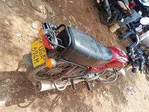 Bajaj Boxer 100 2025 Red