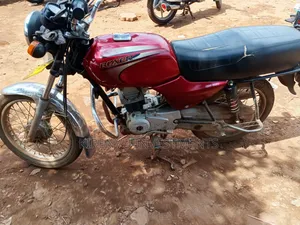 Bajaj Boxer 100 2025 Red