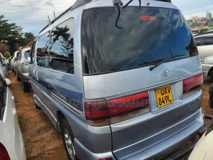 Toyota Regius 2000 Silver