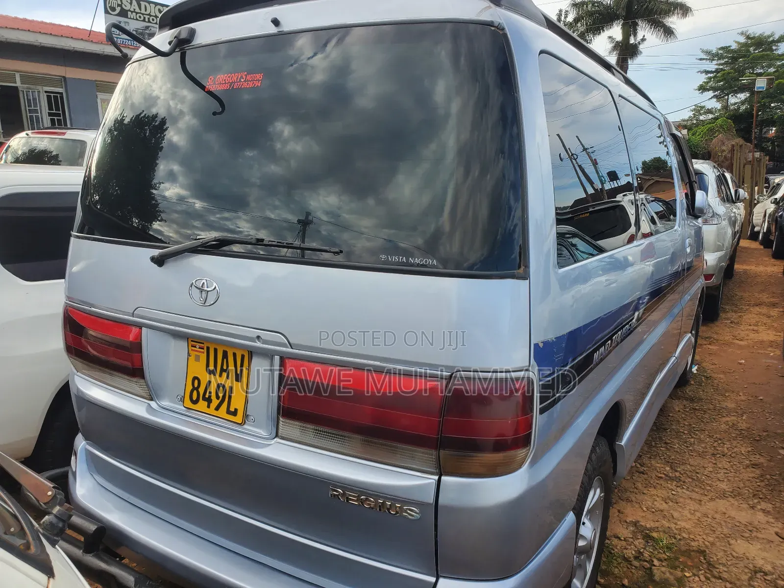 Toyota Regius 2000 Silver