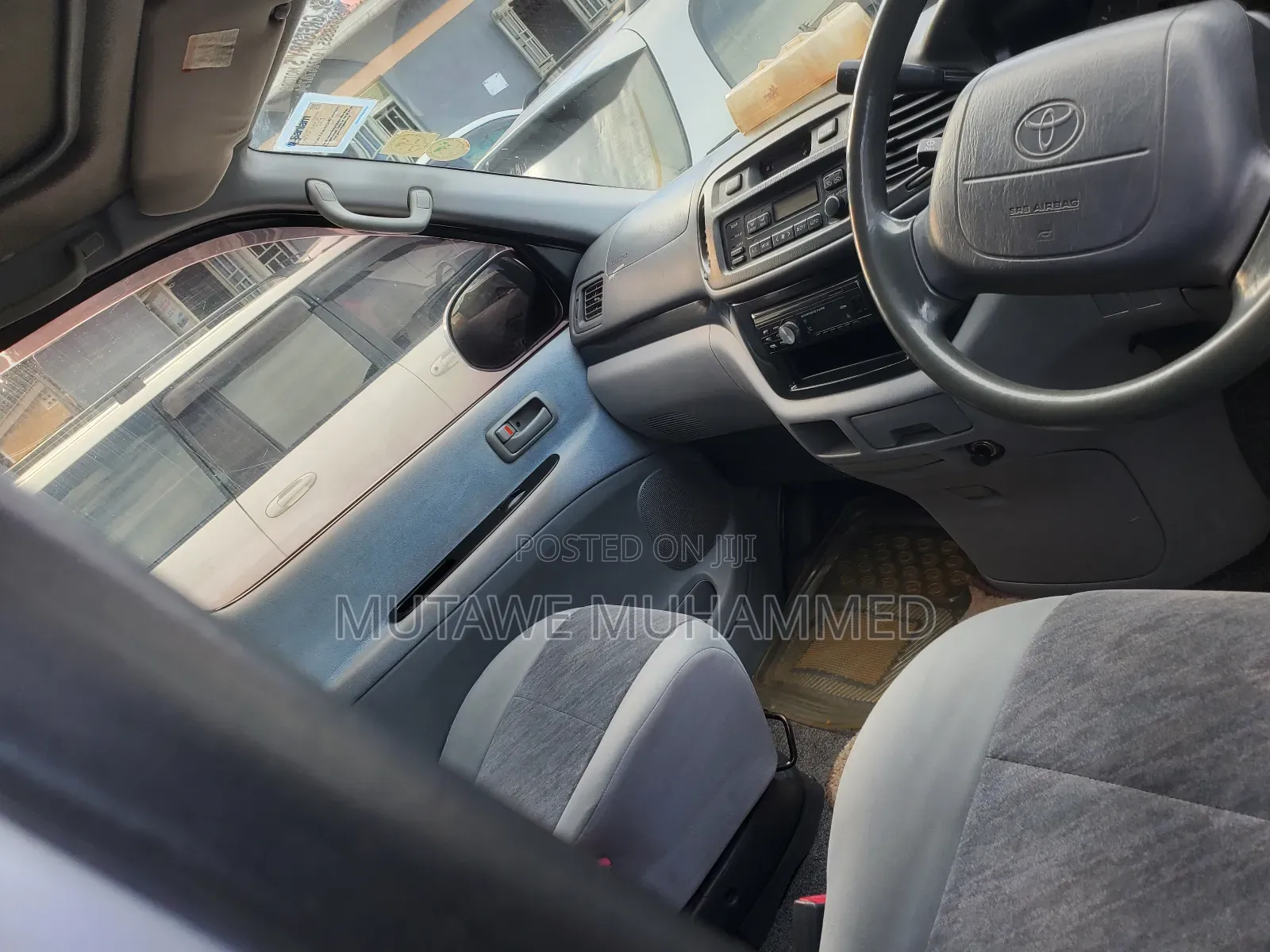 Toyota Regius 2000 Silver