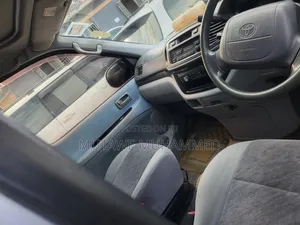 Toyota Regius 2000 Silver