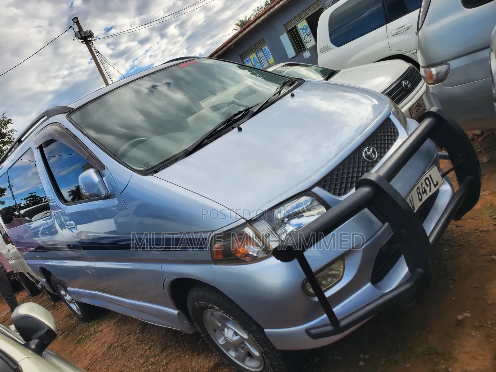 Toyota Regius 2000 Silver
