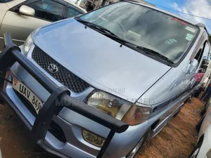Toyota Regius 2000 Silver