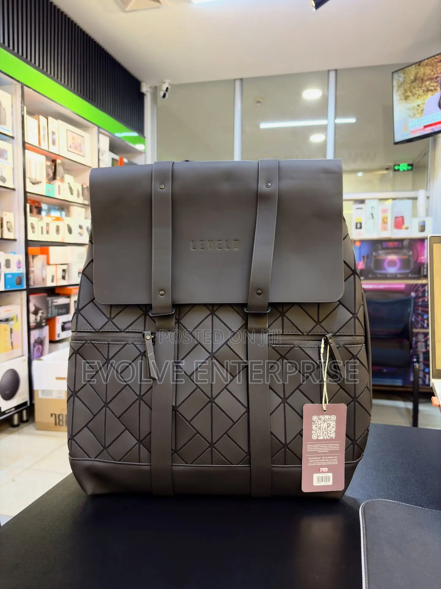 Levelo Caen Travel Backpack