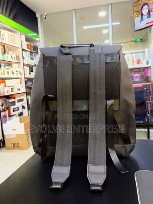 Levelo Caen Travel Backpack