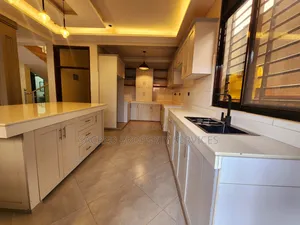 6bdrm Townhouse/Terrace in Kira Mulawa for sale