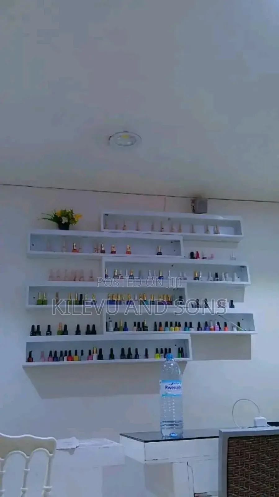 Makeup Shelves Available at Affordable Prices