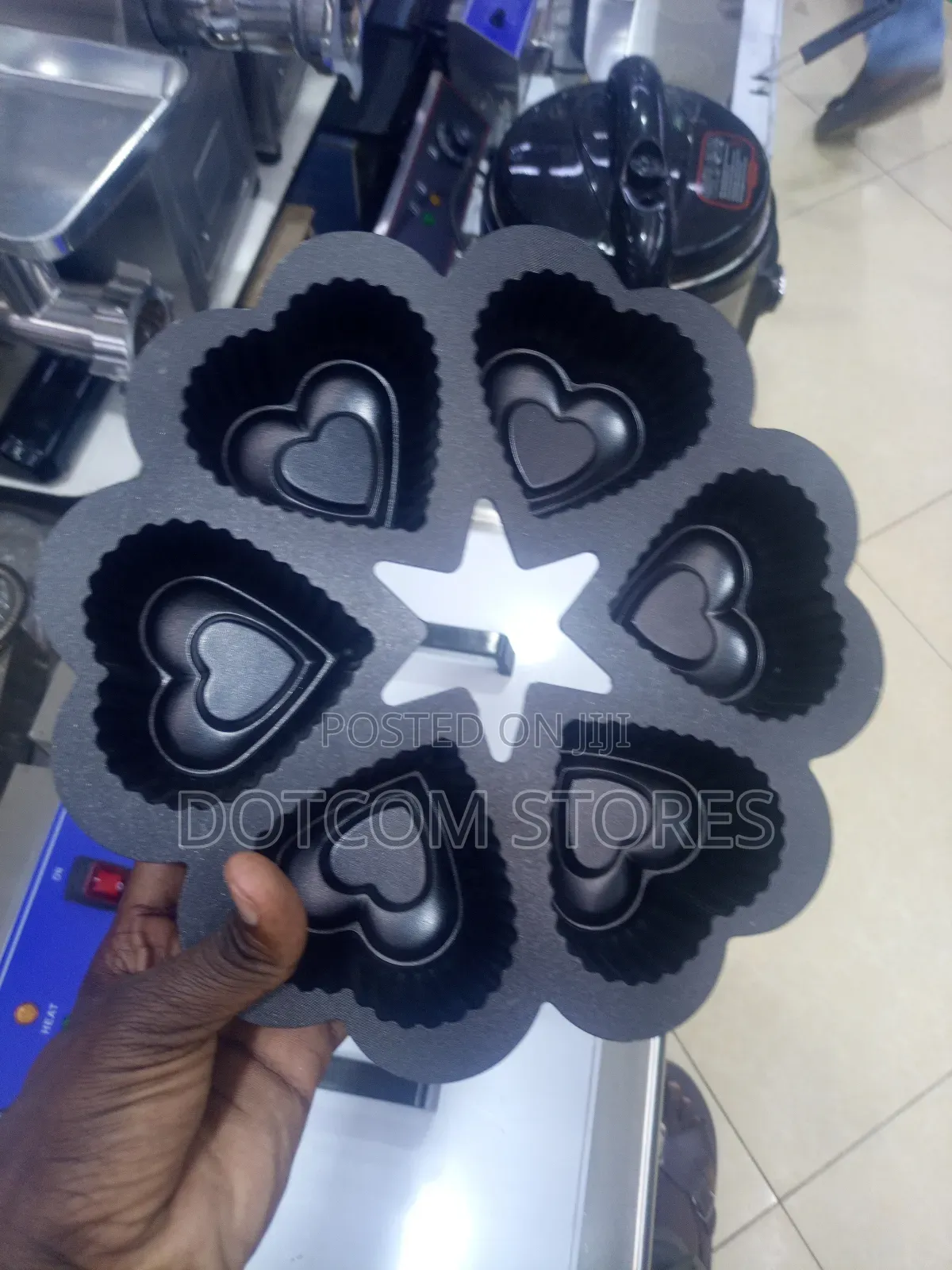 6-Cavity Heart-Shaped Baking Pan,