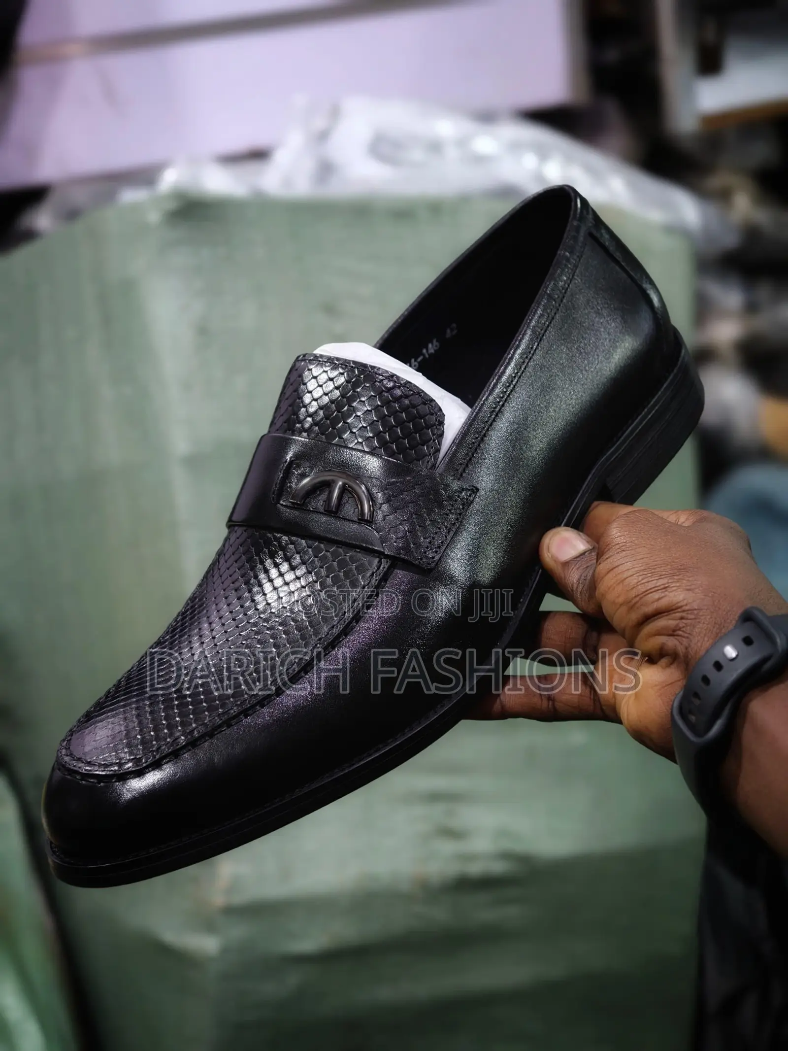 Mainado Black Loafers