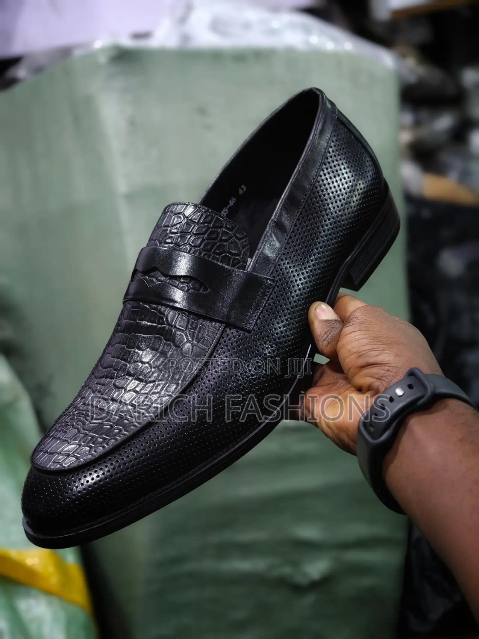 Mainado Black Loafers