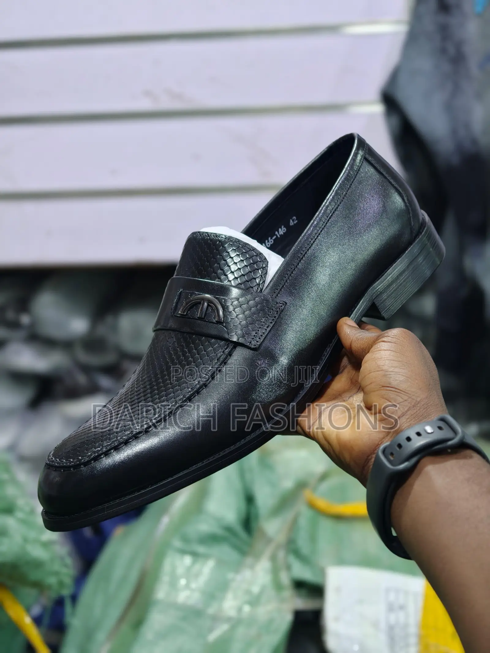 Mainado Black Loafers