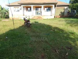 5bdrm House in Private, Wakiso / Wakiso for sale