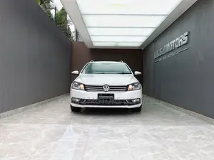 Volkswagen Passat 2012 White