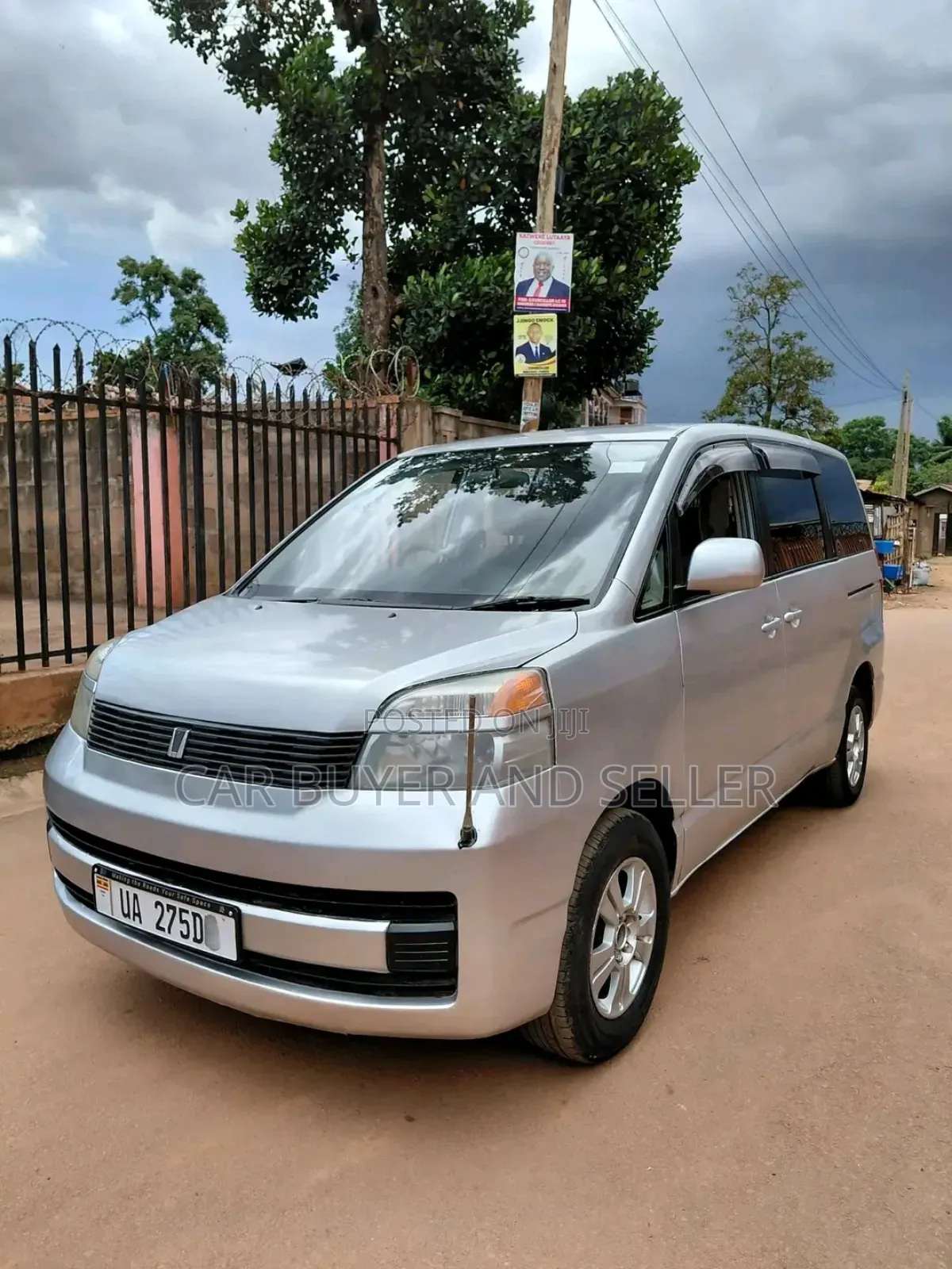 Toyota Voxy 2004 Silver