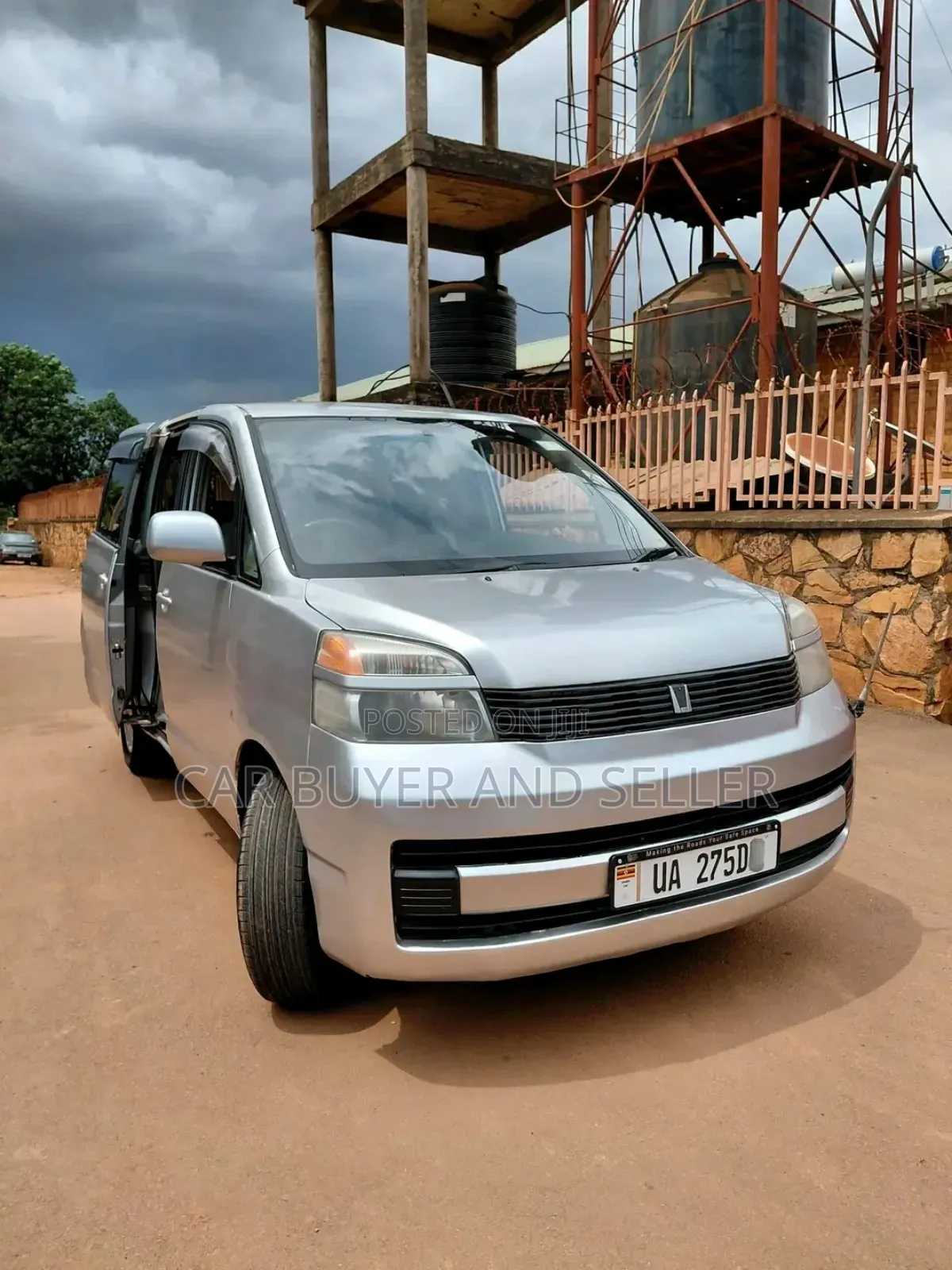 Toyota Voxy 2004 Silver