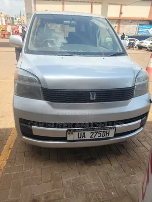Toyota Voxy 2004 Silver