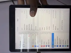 Apple iPad 9.7 32 GB Gray