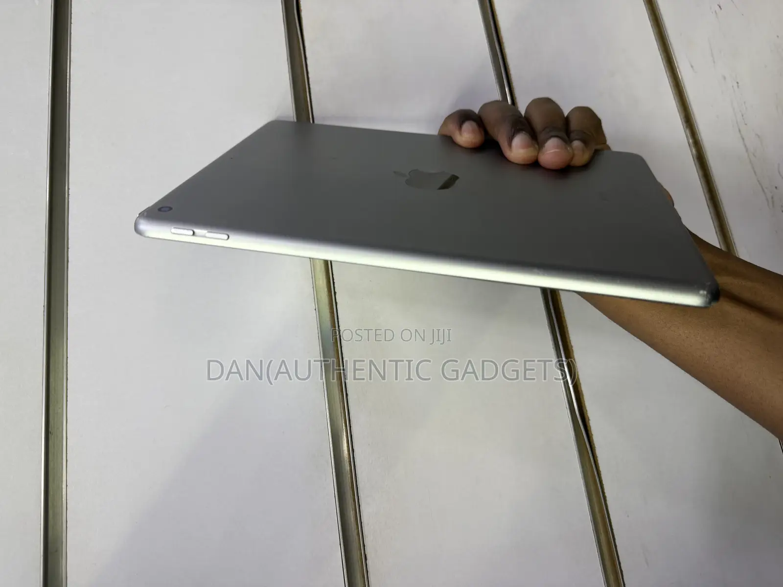 Apple iPad 9.7 32 GB Gray