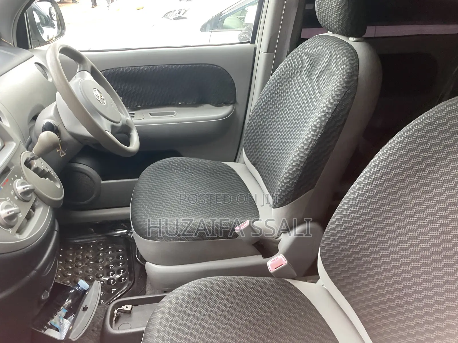 Toyota Sienta 2015 Silver
