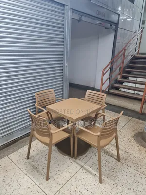 Extendable Plastic Table and Chairs Extendable Plastic Table and Chair