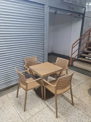 Extendable Plastic Table and Chairs Extendable Plastic Table and Chair