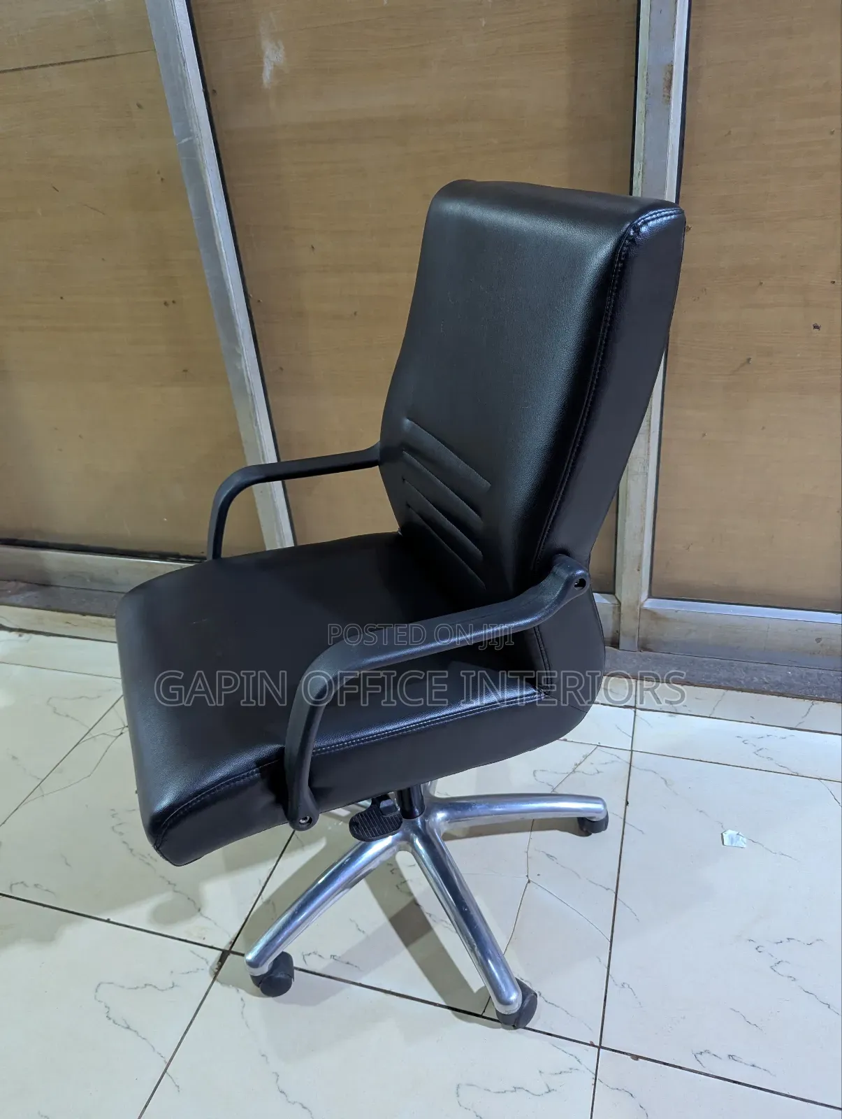 Office Chair in Good Condition With Adjustable Height
