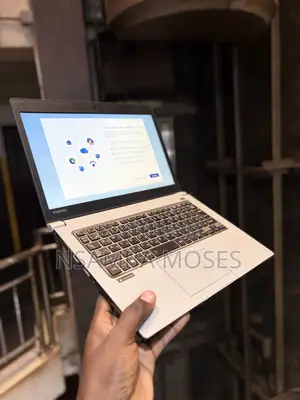 Laptop Toshiba Dynabook t552 8GB Intel Core i3 SSD 256GB