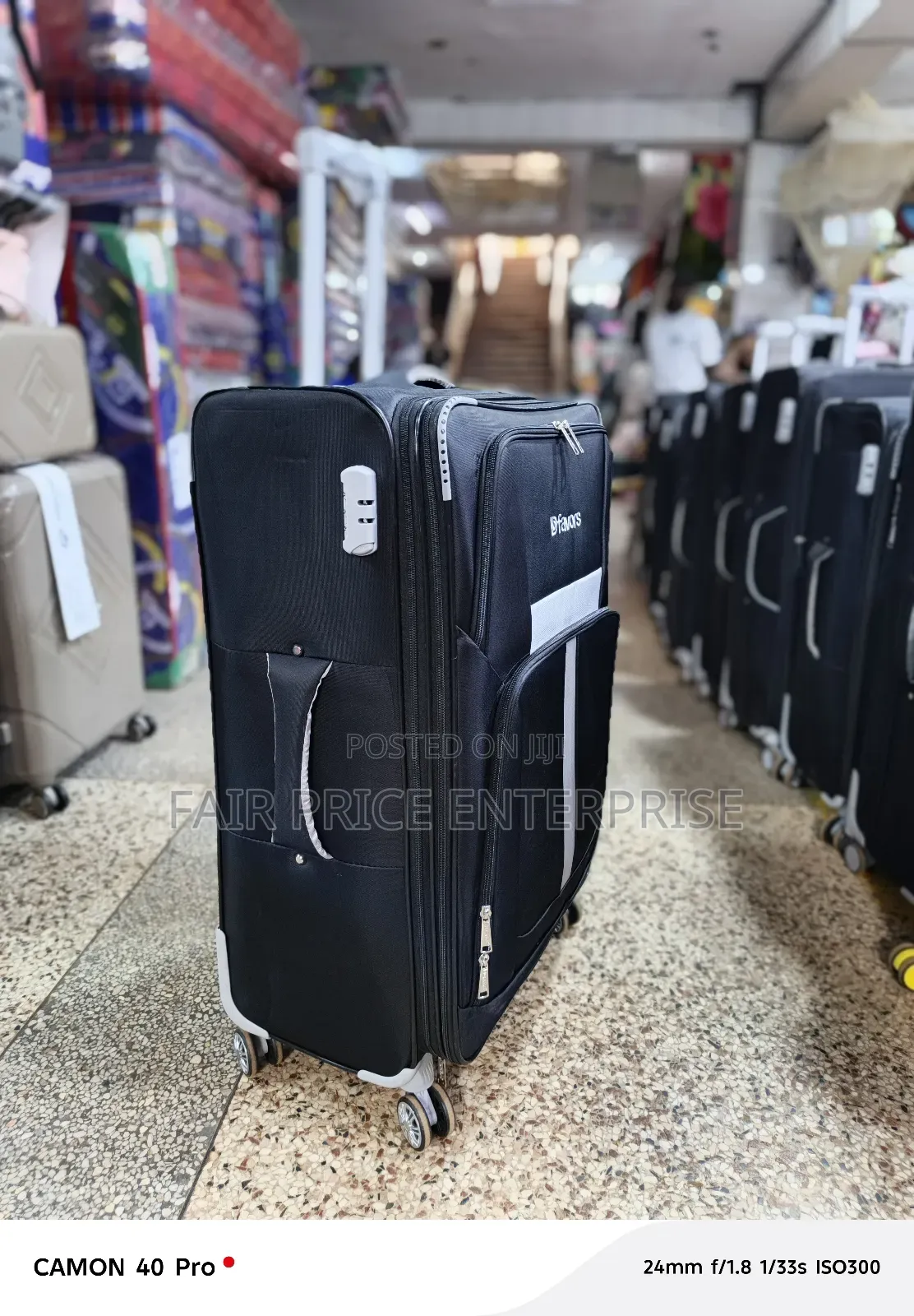 Original Travelling Cloth Suitcases. 4pcs in 1 Set