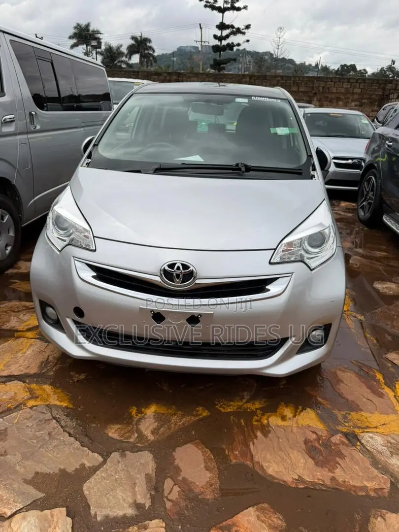 Toyota Ractis 2016 Silver