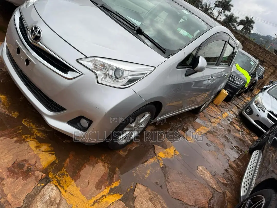 Toyota Ractis 2016 Silver