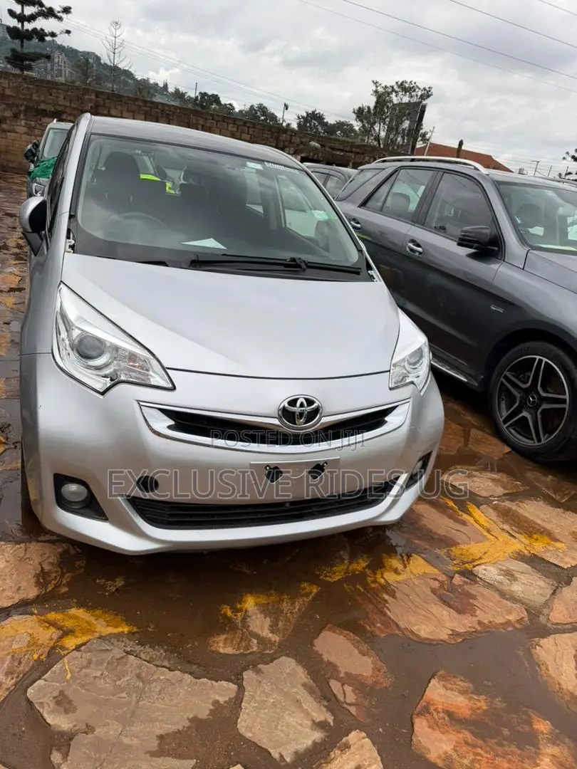 Toyota Ractis 2016 Silver