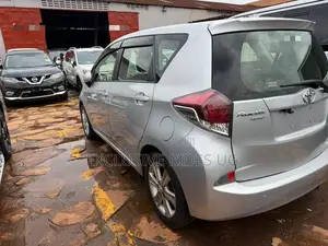 Toyota Ractis 2016 Silver