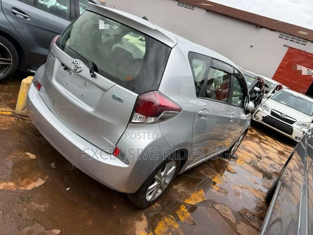 Toyota Ractis 2016 Silver