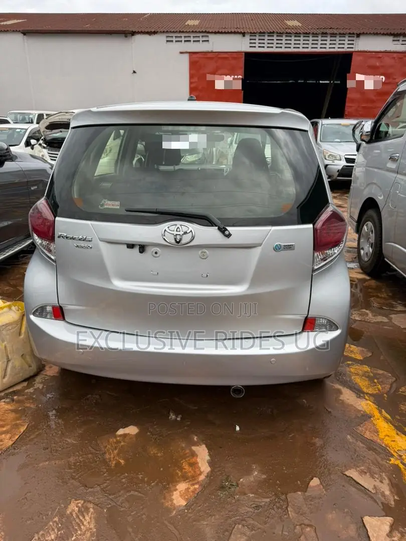 Toyota Ractis 2016 Silver