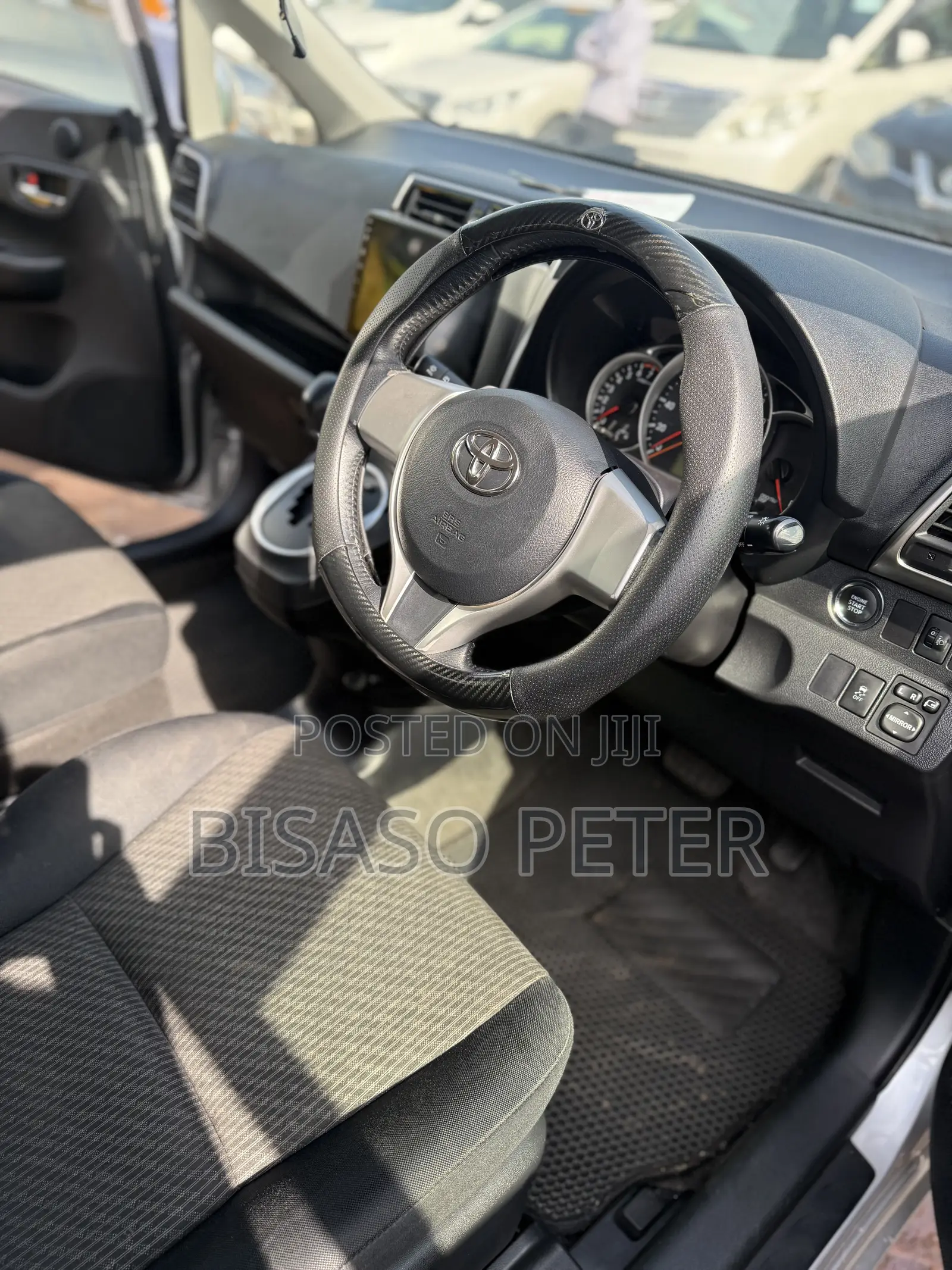 Toyota Ractis 1.5 AWD 2015 Silver